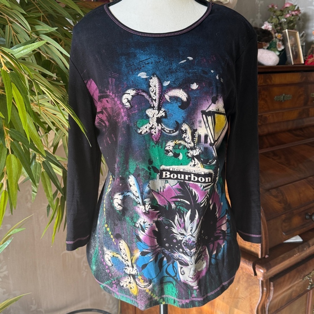 BLUE CANYON ladies New Orleans, crewneck, long sleeve tee. BOURBON. Street NOLA. - Picture 7 of 12